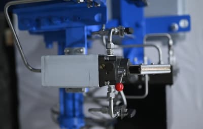 Pressure monitoring assembly